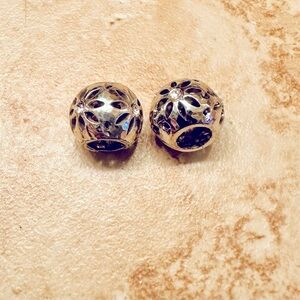 Brighton Daisy charm Spacers.  Cute daisy’s with rhinestones.